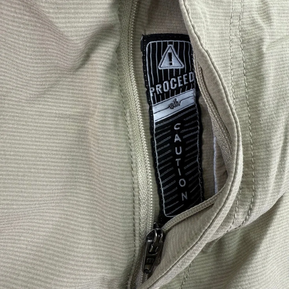 Travis Mathew Shorts Mens 32‎ (33) Beige Striped Chino Sports Golf Performance